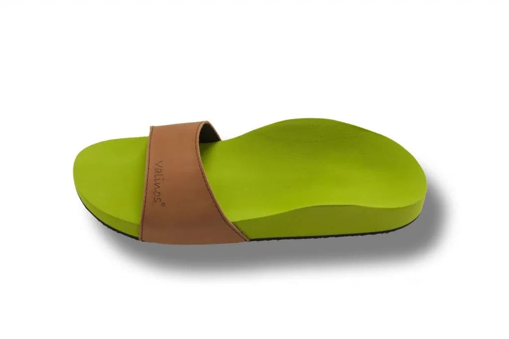 Klapki na płaskostopie poprzeczne i podłużne - dopasowane buty na przepuklinę kości stopy