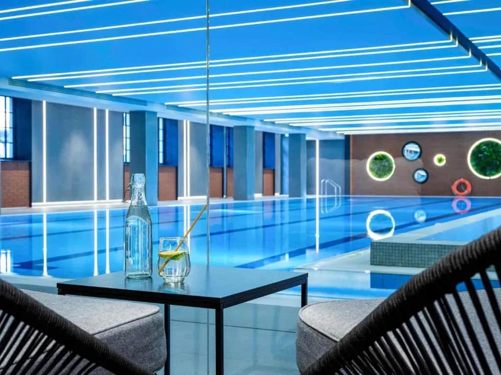 Maraton Hostel Kraków: Komfortowy Nocleg z Basenem i Parkingiem