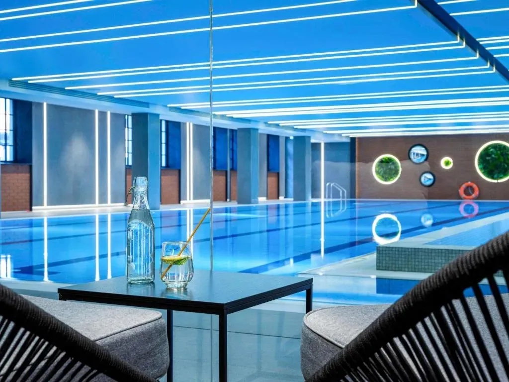 Maraton Hostel Kraków: Komfortowy Nocleg z Basenem i Parkingiem