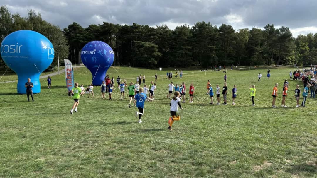 Bieg na 800 m w szkole podstawowej: czasy i oceny uczniów